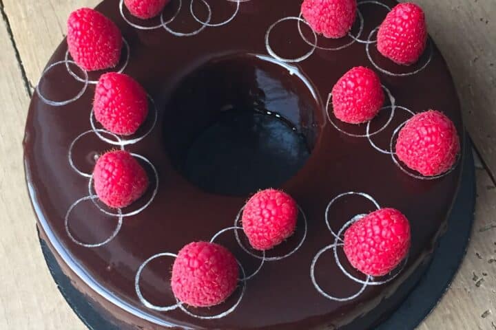 Entremets Bayadère – chocolat, framboise et spéculoos