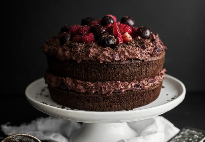 Petits gateaux au chocolat au lait et aux cerises